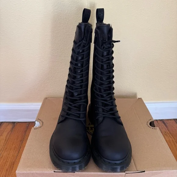 1914 Kolbert Tall Dr. Martens snowplow size 8 fur lined boot black - Picture 5 of 9